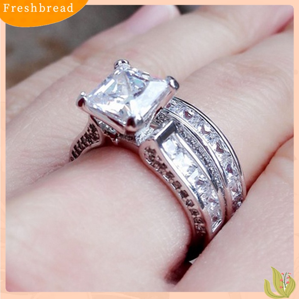 &lt; Freshbread &gt; 1/2Pcs Finger Band Romantis Tepi Miring Alloy Berlian Imitasi Bersinar Pasangan Cincin Perhiasan Aksesori