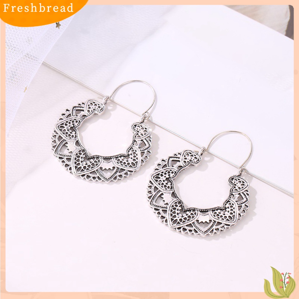 &lt; Freshbread &gt; 1pasang Anting Menjuntai Bentuk Kelopak Berongga Gaya Bohemian Warna Emas/Perak Vintage Ukiran Alloy Drop Piercing Earrings Wanita Perhiasan