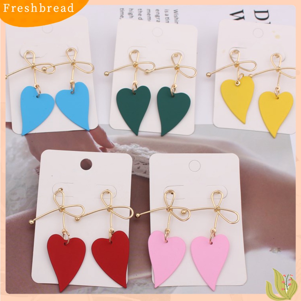 &lt; Freshbread &gt; 1pasang Anting Menjuntai Anti Alergi Manis Warna Solid Bentuk Hati Berongga Keluar Anting Gantung Perhiasan Wanita