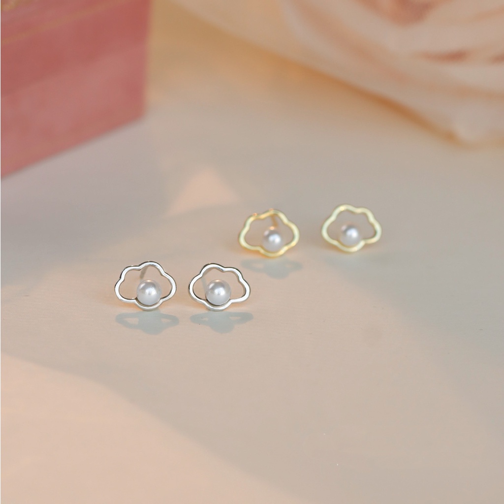 S925 Sederhana Indah Kecil Awan Anting Mutiara Perempuan Manis Kecil Segar Lucu All-Match Ringan Anting Mewah