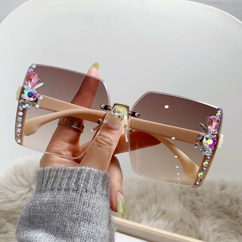 (YUZHU) Trendy Fashion Rimless Trimmed Sunglasses Square Diamond Shimmering Sunshade Untuk Wanita