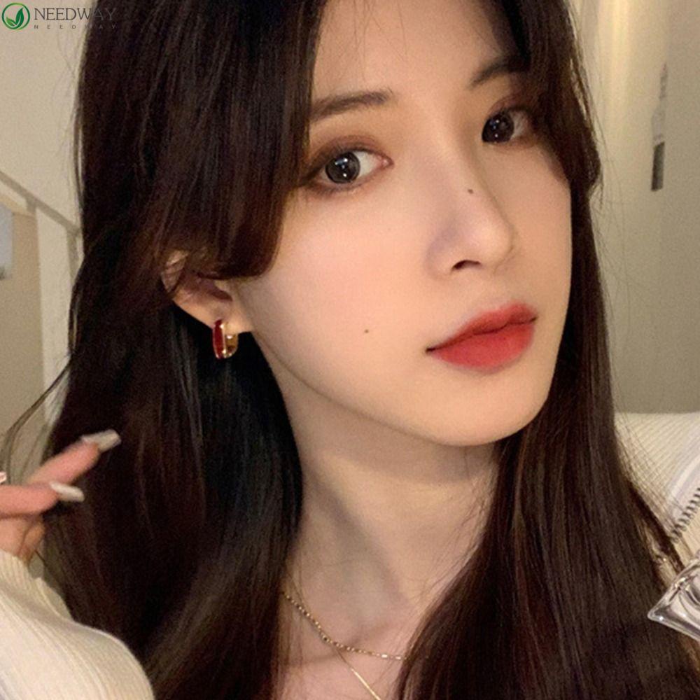 Needway Wanita Anting Hoop Minimalis Halus Desain Niche Fashion Perhiasan Gadis Hadiah Bentuk Persegi Gaya Korea Earrings