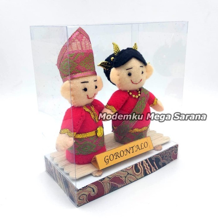 Boneka Pakaian Adat Gorontalo