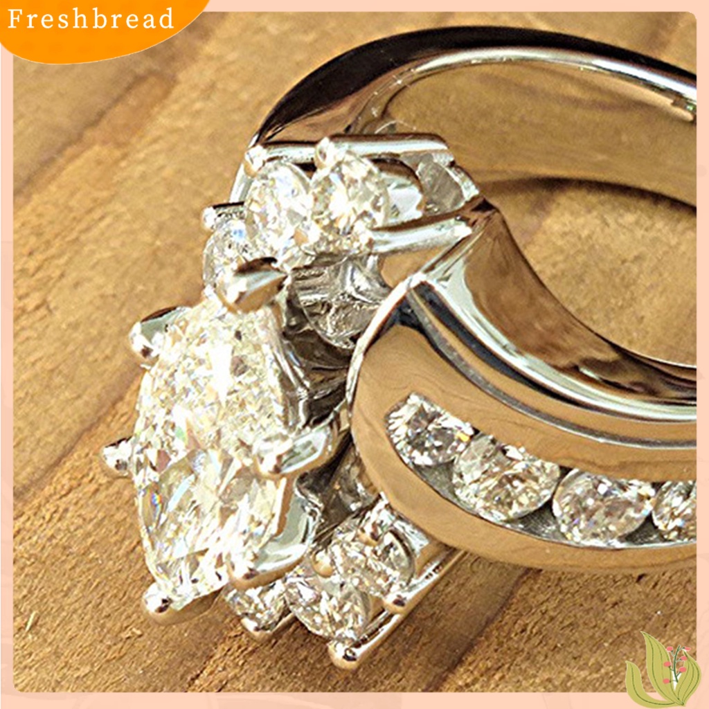 &lt; Freshbread &gt; Fashion Cincin Sparkling Creative Shape Shiny Efek Visual Tidak Iritasi Mudah Dipakai Zirkon Hias Bersinar Jari Cincin Wanita Perhiasan Pernikahan Hadiah Ulang Tahun