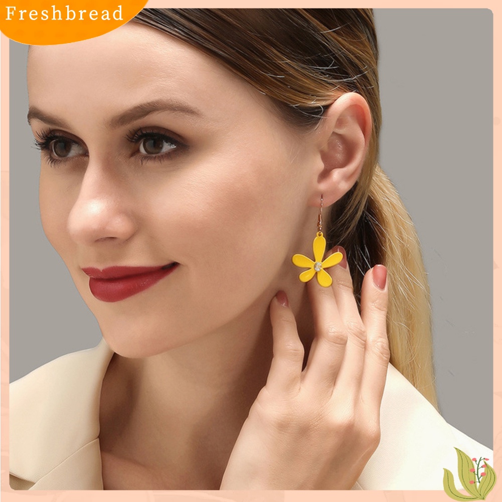 &lt; Freshbread &gt; Fashion Wanita Asimetris Berongga Bunga Menjuntai Ear Hook Earrings Perhiasan Hadiah