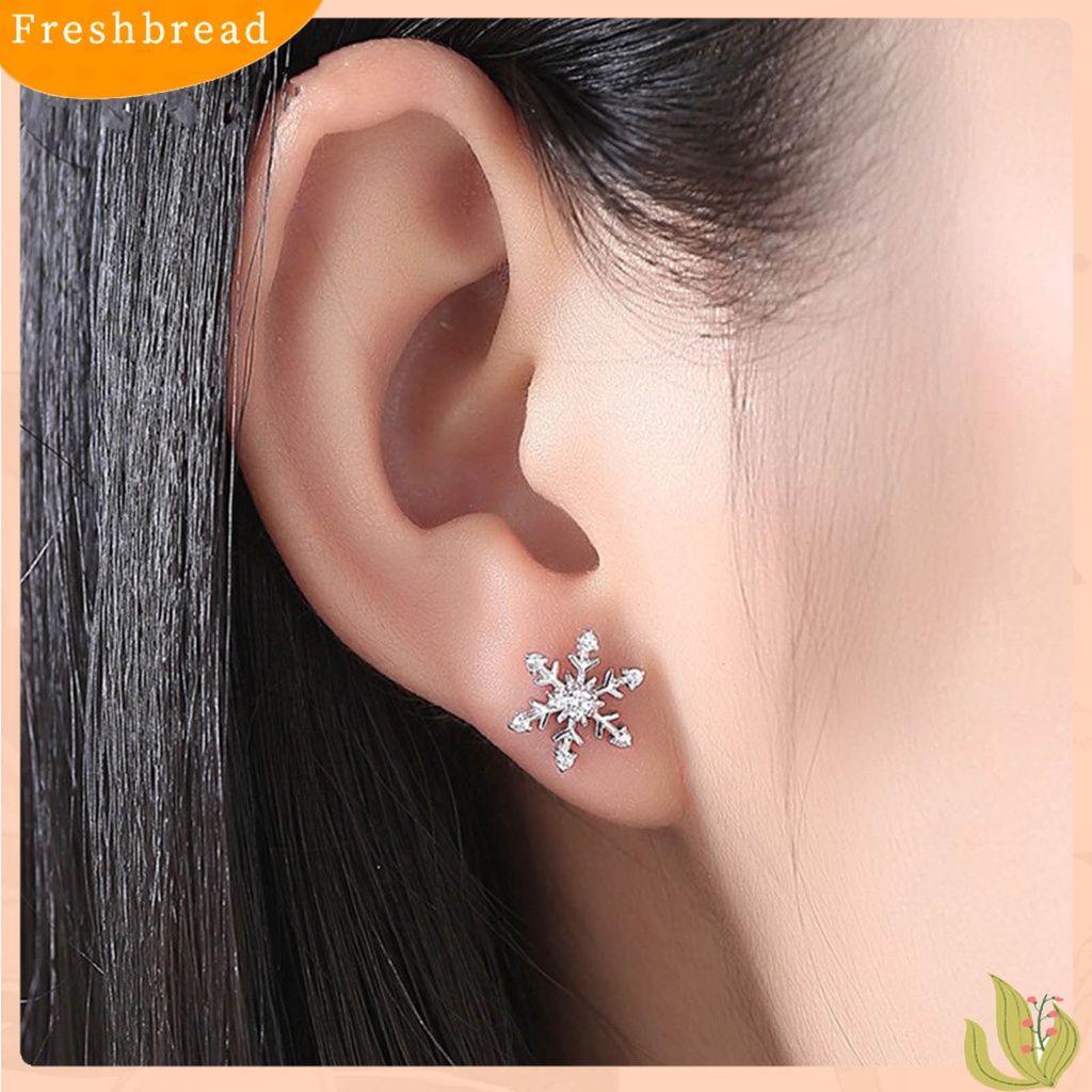 &lt; Freshbread &gt; 1pasang Ear Studs Elegan Geometris Berlian Imitasi Mengkilap Hias Sparkling Dress Up Hadiah Natal Wanita Snowflake Stud Earrings Perhiasan Pakaian Sehari-Hari