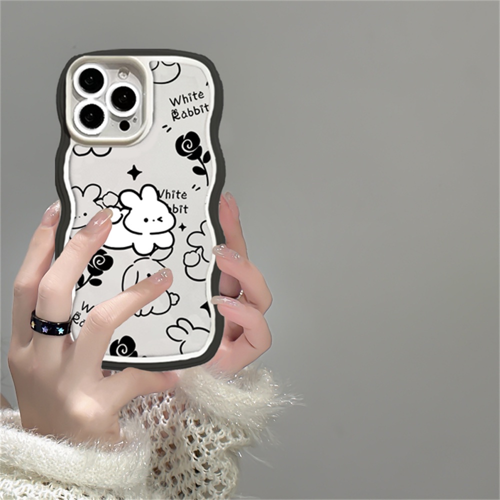 Soft Fashion Case Samsung A04E A04S A13 A03 A03S A50 A50S A30S A23 A22 A21S A12 A02S A11 A51 A10 A30 A52 A52S M12 A71 A53 A32 Kelinci Dan Bunga Hitam Gelombang Tepi TPU Case