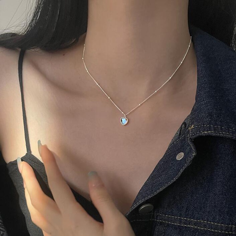 Roselife Fantasi Bersinar Biru Moonstone Heart Pendant Kalung Untuk Wanita Perempuan Korea Trendi Manik Rantai Cinta Hati Kalung Fashion Perhiasan