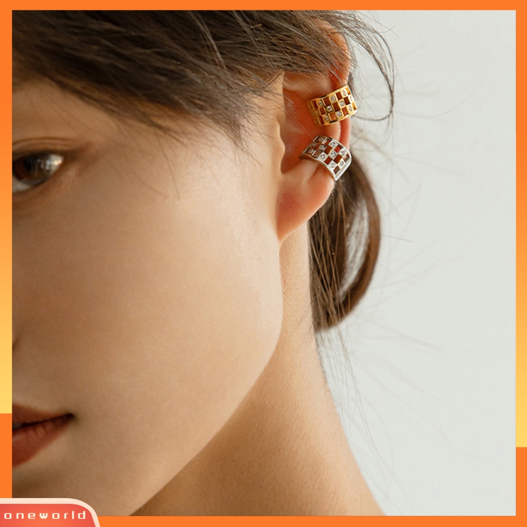 [EONE] 1pasang Anting Wanita Desain Kotak-Kotak Kepribadian Berongga Temperamen High-end Dress Up Hypoallergenic Non Piercing Telinga Klip Anting Perhiasan Fashion