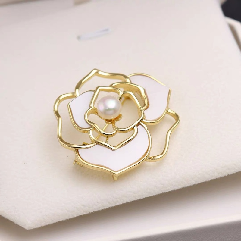 Bros Mutiara Bunga Camelia Emas Untuk Wanita2023Kristal Butterfly Shell Korsase Cewek Cantik Wreath Alloy Brooch Aksesoris Tambahan