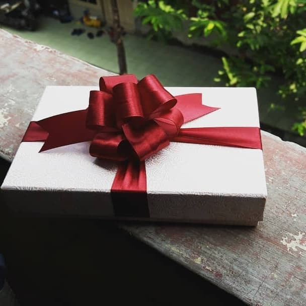 

KOTAK KADO 26.5 x 19.5 x 5 BM4 FREE PITA/BOX KADO/GIFTBOX