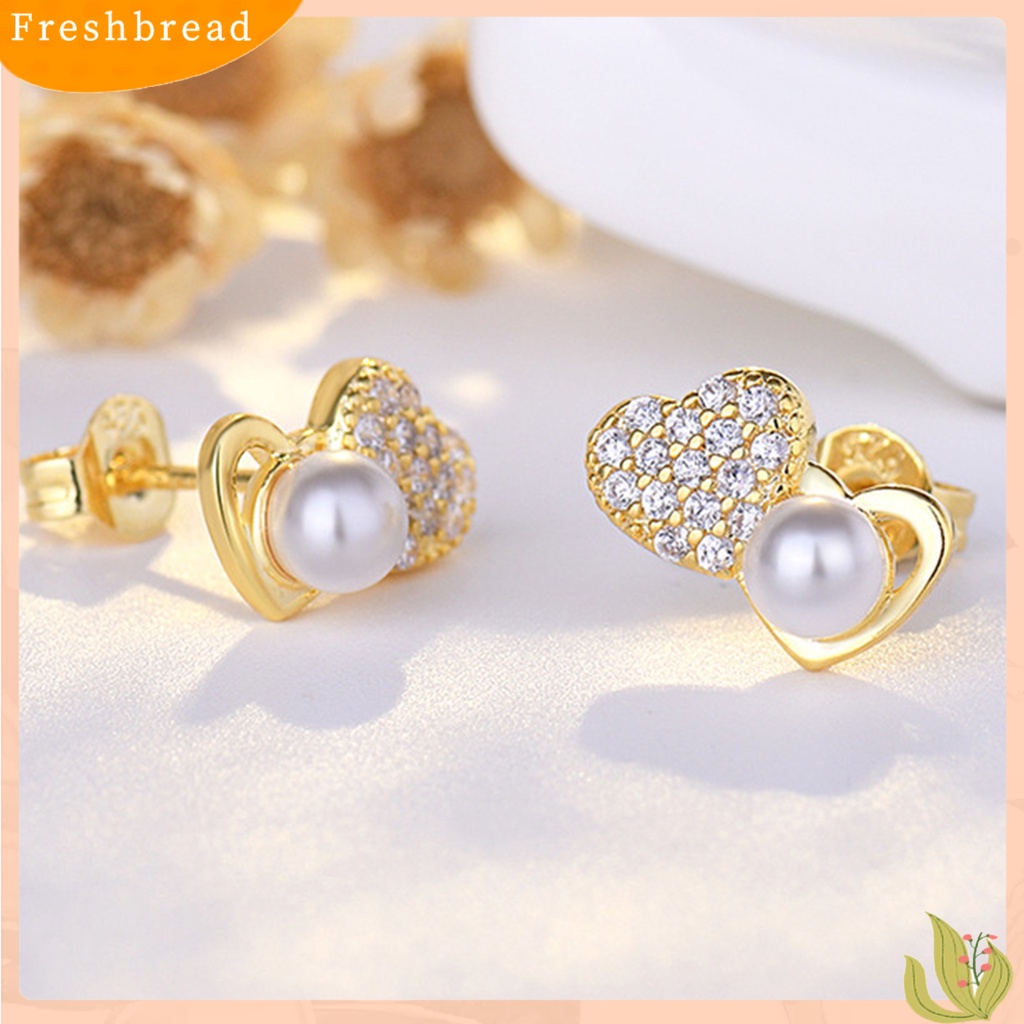 &lt; Freshbread &gt; 1pasang Ear Studs Vintage Elegan Berongga Keluar Berbentuk Hati Shiny Cubic Zirconia Dress Up Hadiah Wanita Mutiara Imitasi Stud Earrings Perhiasan Pesta Untuk Pakaian Sehari-Hari