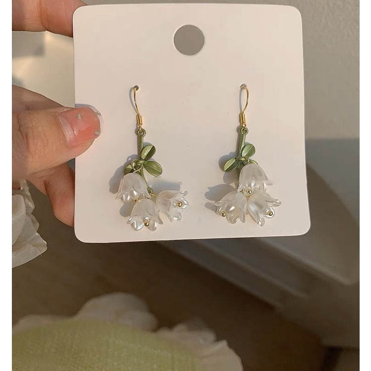 Gaya Korea Lily of the Valley Bunga Daun Anting Mutiara Unik Kreatif Mode Ear Hook Gaya Baru Anting Gaya Sastra Perempuan