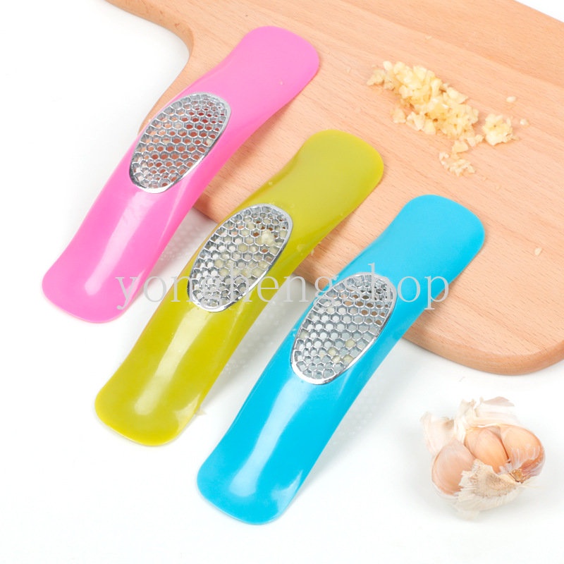 Kreatif Manual Garlic Press Arc Shaped Ginger Penghancur Bawang Putih Masher Graters Alat Masak Dapur Warna Acak