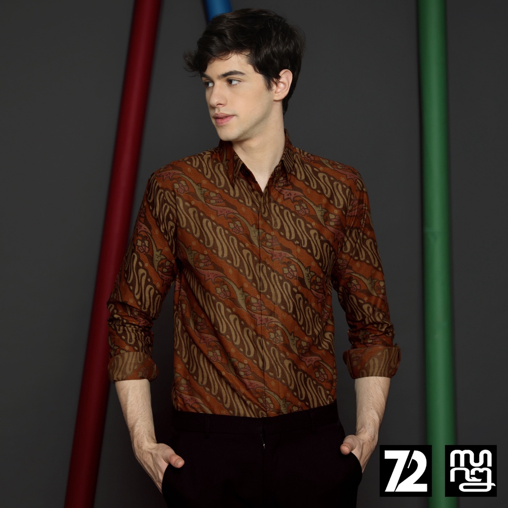 BAJU BATIK PRIA Kemeja Lengan Panjang Slimfit Premium Motif Parang Warna Orange Oranye 723691 Cap 72 - Baju Kemeja Atasan Pakaian Setelan Batik Pria Cowok Laki Laki Remaja Keluarga Kantor Lengan Panjang Modern Slimfit Slim Fit Premium Kekinian