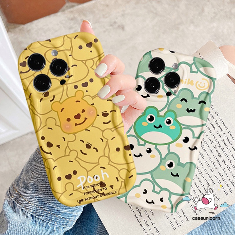 Casing Kodok Winnie The Pooh Lucu Layar Penuh Kompatibel Untuk IPhone XR 7Plus 13 11 14 12 Pro Max7 6 6S 8plus X XS MAX SE 2020 Lembut Shockproof 3D Tepi Bergelombang Melengkung Pasangan Cover