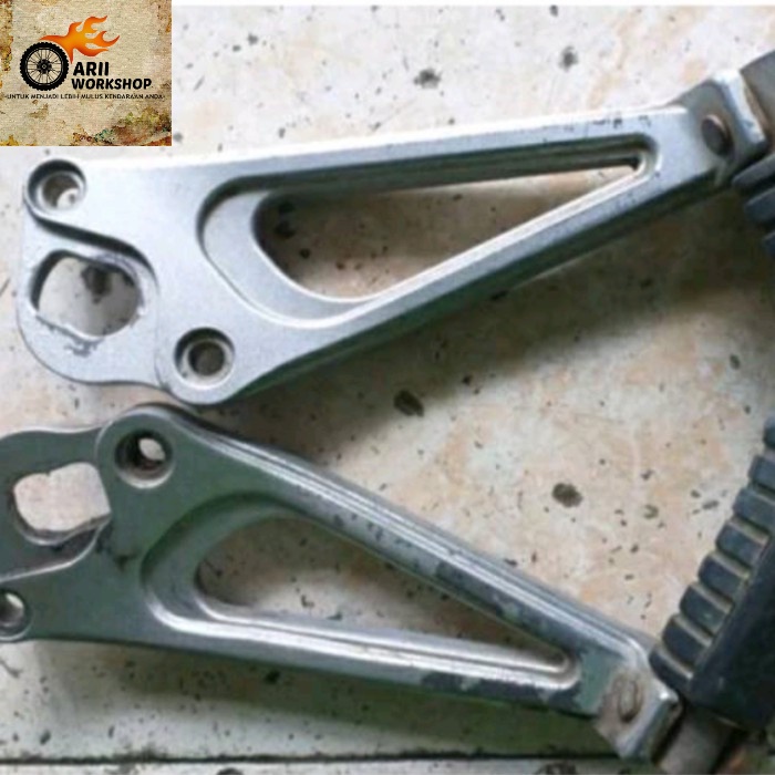 Foot step belakang ninja r originil barang bekas copotan motor