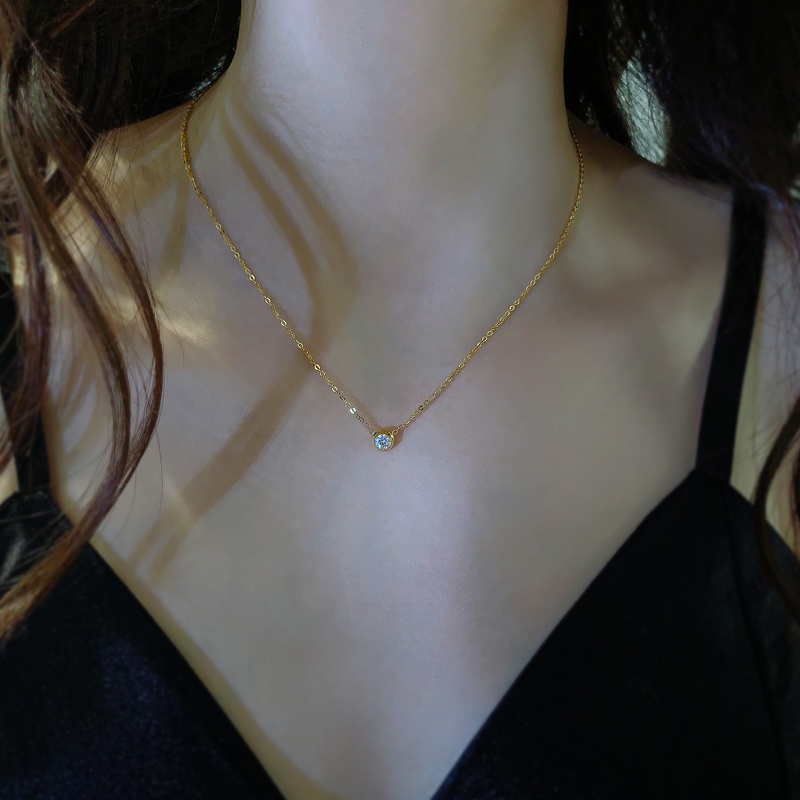 Kalung titanium Berlian Tunggal Anti Karat Wanita Emas 18K Temperamen Sederhana Liontin Zirkon Tidak Luntur