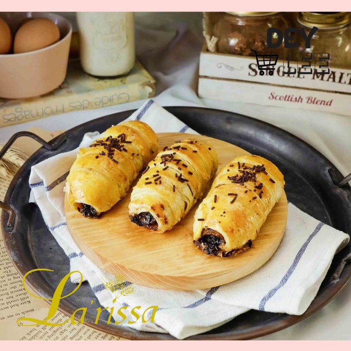 

LARISSA Pisang Lilit Cokelat / Gula Puff Pastry Bandung