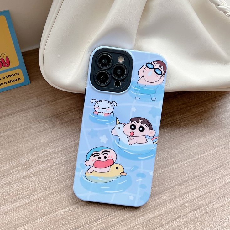 Lovely Swimming Crayon Shin-chan Hard Plastic Case HP iP iPhone 12 13 14 Pro Max 11 FTD Casing Apple