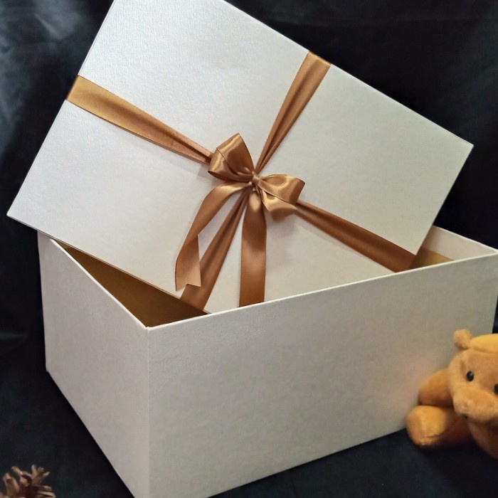 

kotak kado BESAR/giftbox/boxsouvenir/26x20x10cm/pearlwhite berpita