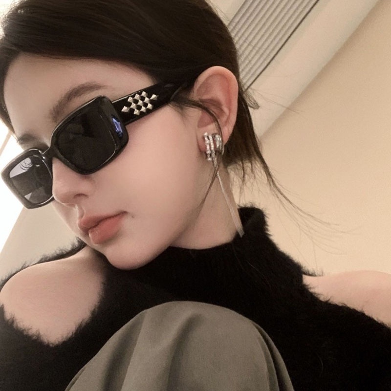 (YUZHU) Stud Square Kacamata Hitam Korea Fashion Babes Y2K Premium Sense Sunglasses