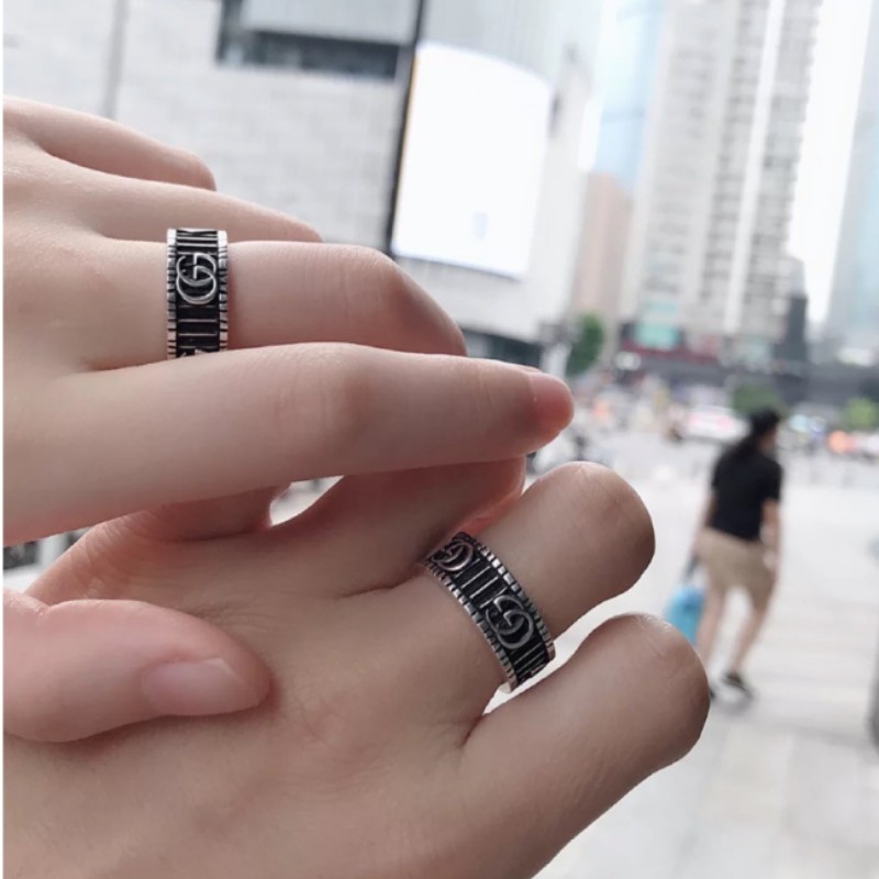 Klasik Retro Bergaris Anti Karat Cincin Baja Titanium Berongga Persegi G Huruf Pasangan Cincin Perhiasan