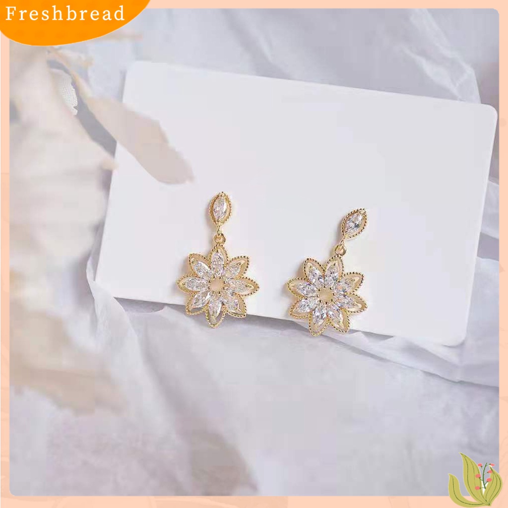 {In Stock} 1pasang Drop Earrings Berongga Keluar Simetris Shiny Faux Kristal Bentuk Bunga Anting Pernikahan Perhiasan Perempuan