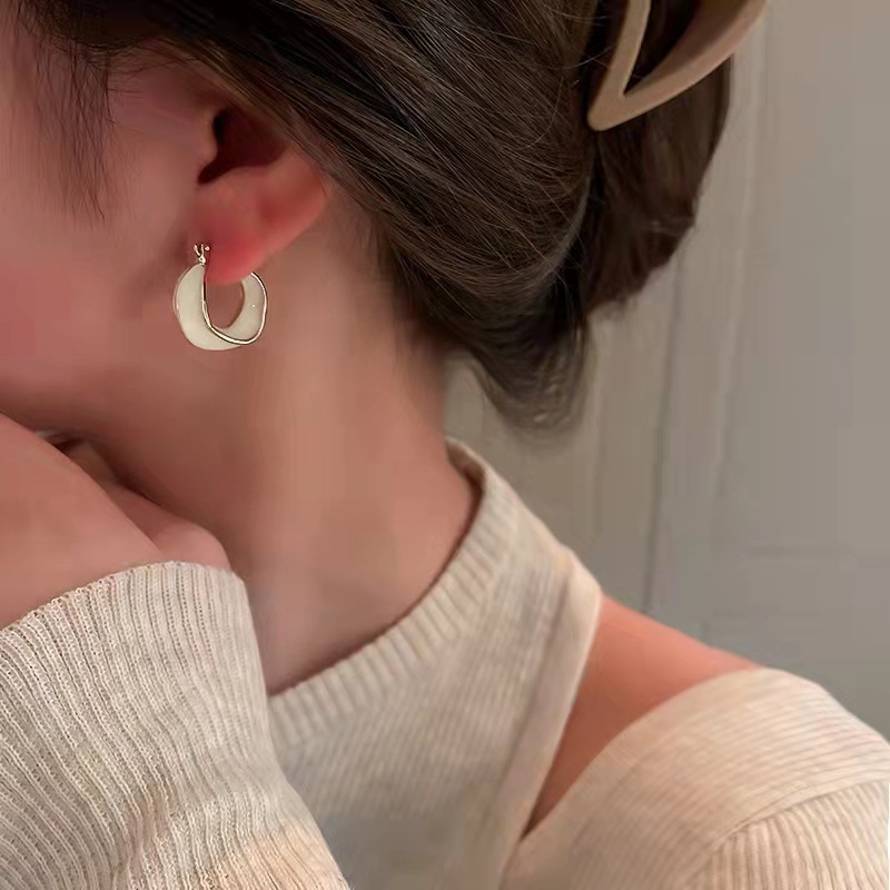 French Retro Geometris Tidak Teratur Anting Bulat Perempuan Desain Sederhana Merasakan Mode Gaya Logam Anting Earrings