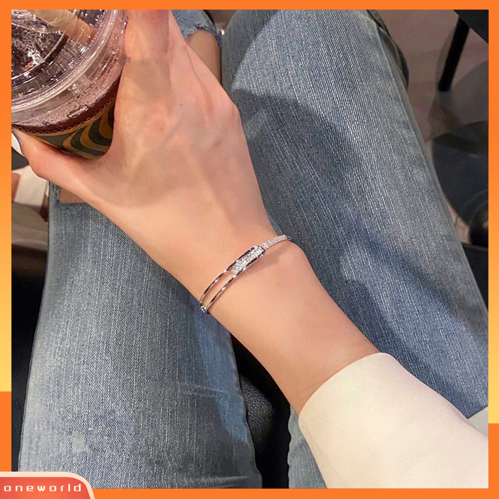 [EONE] Wanita Bangle Bukaan Hollow Hypoallergenic Minimalis Elegan Hadiah Berlapis Perak Berlian Imitasi Berkilau Gelang Tangan Cewek Untuk Harian