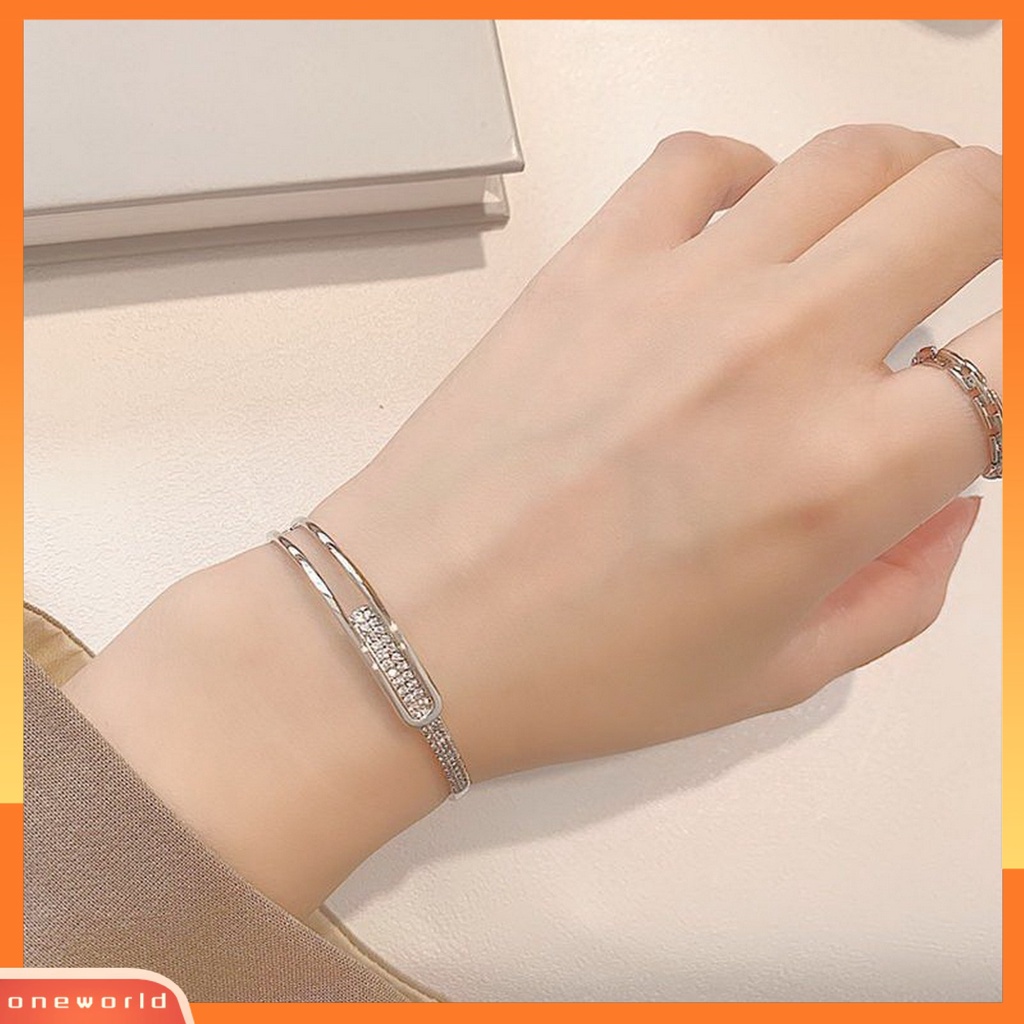 [EONE] Wanita Bangle Bukaan Hollow Hypoallergenic Minimalis Elegan Hadiah Berlapis Perak Berlian Imitasi Berkilau Gelang Tangan Cewek Untuk Harian