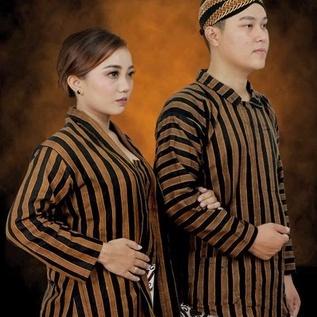 Lurik ぷ Baju couple lurik adat jawa Baju couple surjan Surjan lurik Baju lurik jogja solo surjan Keb