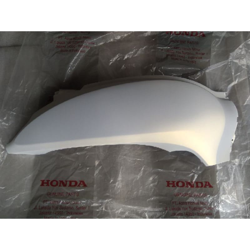 Body Belakang R Scoopy K2f sebelah Kanan Dek Belakang Scoopy k2f 2021-2023 putih doff ORIGINAL