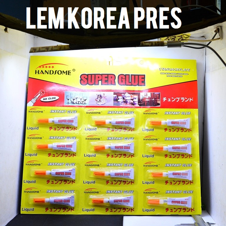 

GROSIR 1 LEMBAR ISI 12 PCS LEM KOREA KEMASAN PRES SUPER GLUE botol 3gr 3 gram tetes cair sekelas alteco power glue j g d c handsome kuat awet perekat plastik kayu karet logam kulit keramik kaca 12pc 12pcs pc