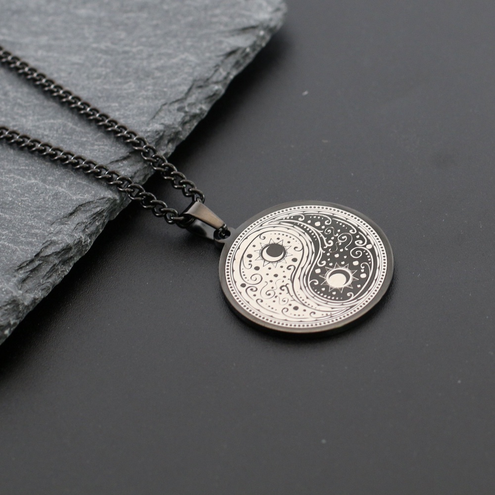 [X C Kalung] Baru Emas Dan Perak Hip Hop Punk Vintage Kreatif Yin Yang Tai Chi Titanium Steel Liontin Kalung Anti Karat Untuk Pria Dan Wanita Festival Hadiah Perhiasan