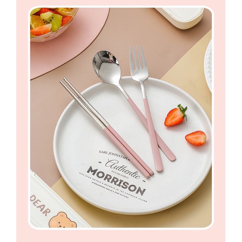 PERALATAN MAKAN SET STAINELSS / SENDOK GARPU SUMPIT STAINLESS SET DENGAN KOTAK LUCU / CAMBRIE CUTLERY SET 3IN1 / SENDOK GARPU SET ANAK SEKOLAH / SENDOK GARPU SUMPIT PORTABLE TRAVEL / SET ALAT MAKAN ANAK DISNEY / ALAT MAKAN SET KOREA MOTIF BEAR RABBIT