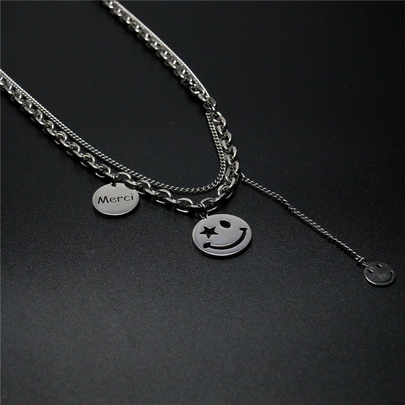 Versi Korea Korean Style Necklace ins Cool Style Smiley Face Kalung Rantai Liontin Lapisan Ganda Unik Titanium Steel Kalung Rantai Klavikula