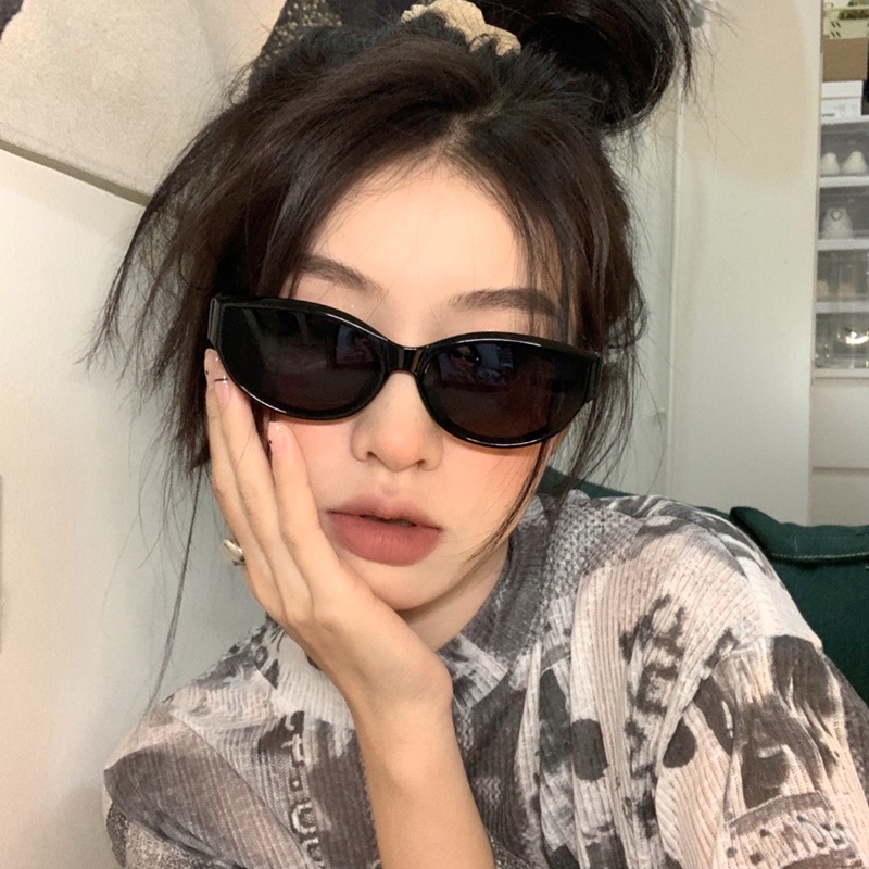 Roselife Unisex Trendy UV400 Melindungi Mata Kucing Kacamata Hitam Untuk Wanita Pria Keren Hitam Anti Radiasi Mengemudi Kacamata Warna Luar Ruangan Fashion Sunny Eyewear