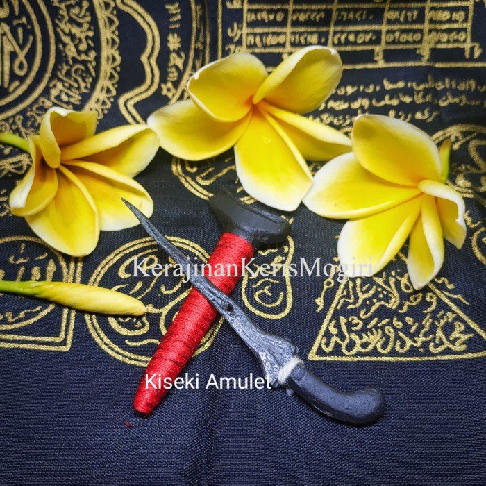 

Keris Mini Nusantara Xombong Kumpang Merah Rejeki/Lucky/Kharisma/Karir Termurah