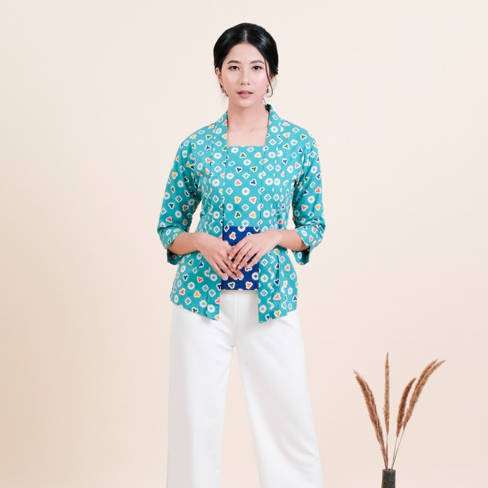 

Kebaya Batik Jumputan Lengan Panjang Meradelima Katun Tosca - M