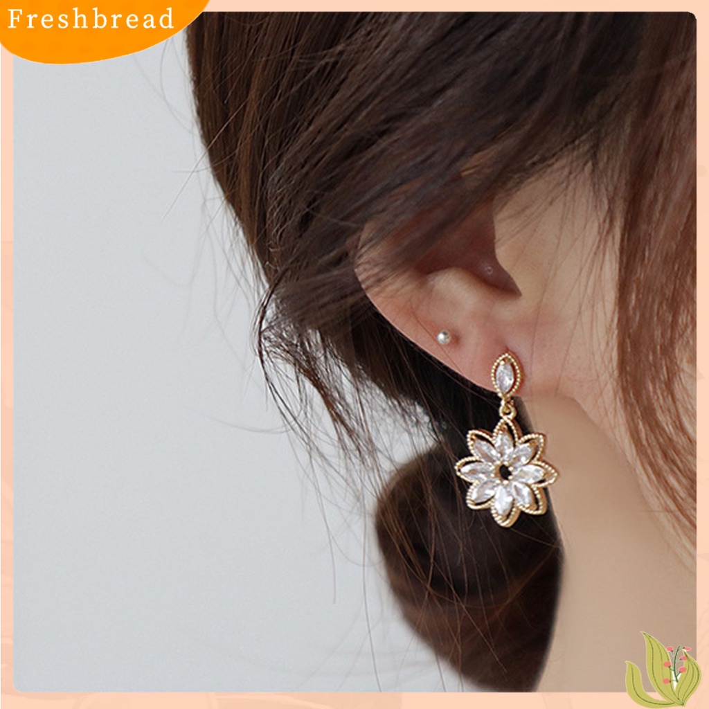 {In Stock} 1pasang Drop Earrings Berongga Keluar Simetris Shiny Faux Kristal Bentuk Bunga Anting Pernikahan Perhiasan Perempuan