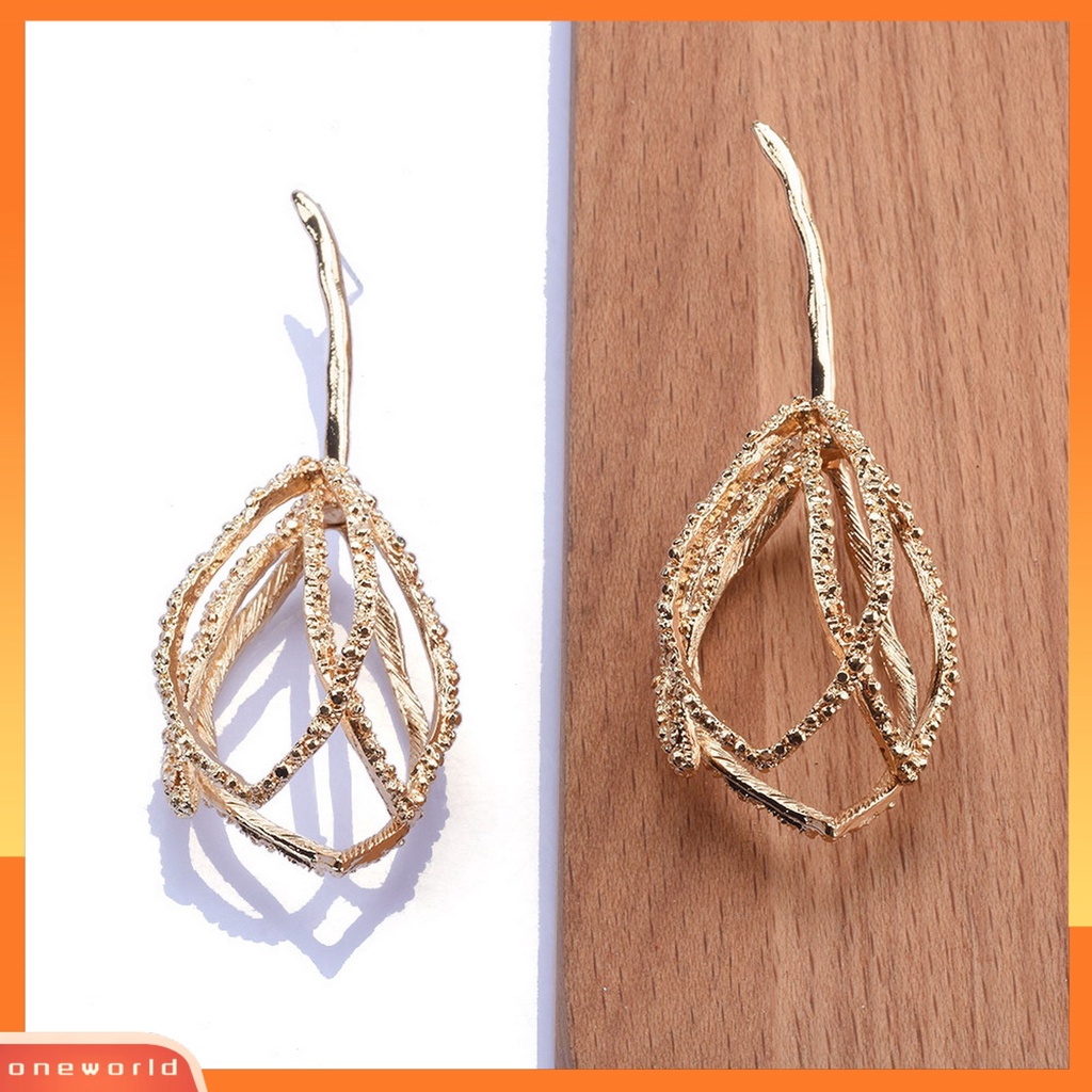 [EONE] 1pasang Anting Menjuntai Vintage Berongga Mengkilap Berlebihan Temperamen Berdandan Logam Wanita Pesona Bentuk Bunga Drop Earrings Retro Perhiasan