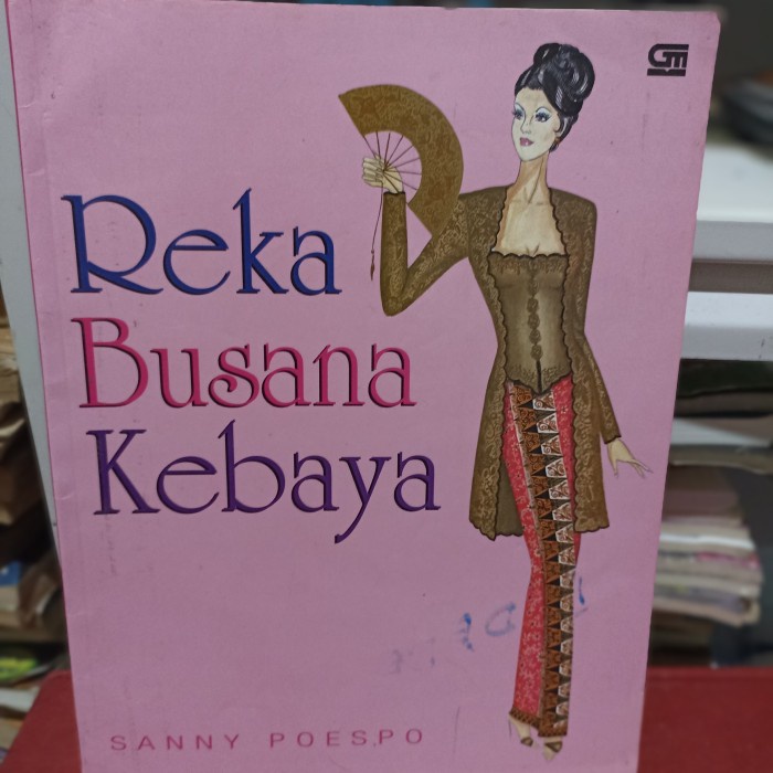 buku keterampilan rekabusana kebaya Sanny Poespa 137 halaman berwarna