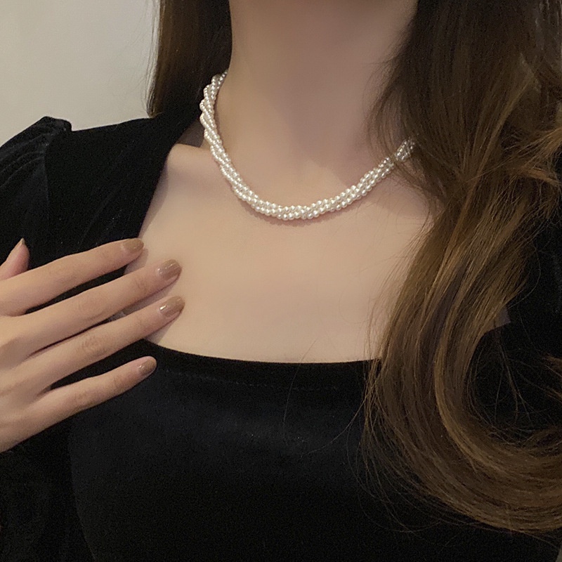 Multi-layer Mutiara Berliku Kalung Cahaya Mewah Niche High-End Klavikula Rantai Temperamen Perempuan Semua-