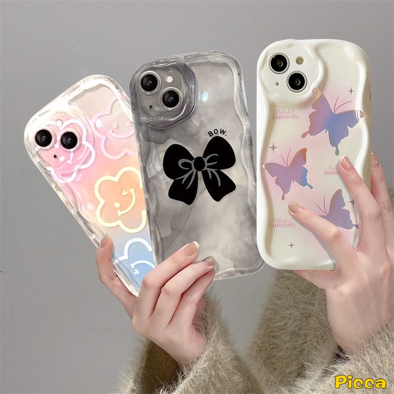 IPHONE Ins Korean Fantasy Butterfly Bow Smiley Flowers Case Kompatibel Untuk Iphone11 Pro Max XR 7Plus 6s 8 6 7 Plus 14 13 12 Pro Max X XS Max SE 2020 3D Wavy Curved Edge Glossy Cover