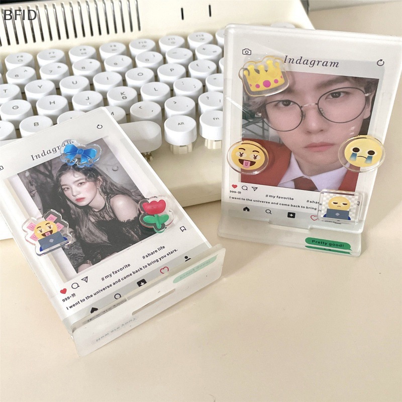 [BFID] Photocard Holder Stand Frame Foto Gambar Idola Ins Style Pajangan Kartu Bingkai Photocard Protector Case Dekorasi Desktop Rumah [ID]