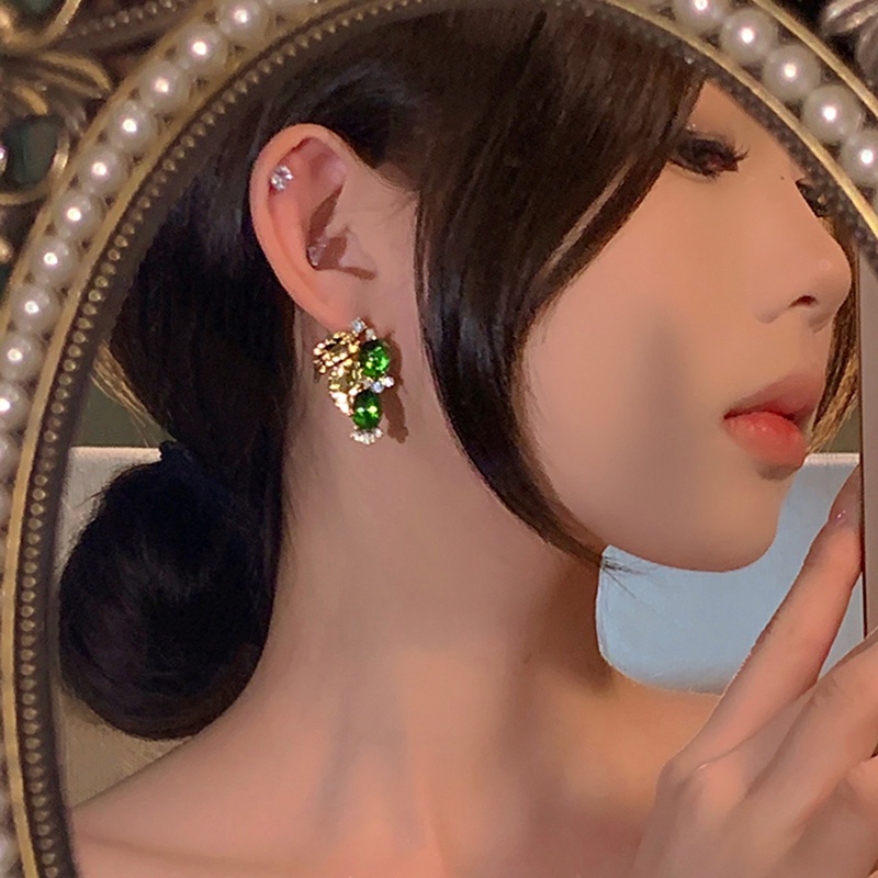 T Classy Elegan Eropa Amerika Gaya Medieval Daun Hijau Glasir Indah Fashion Retro Anting