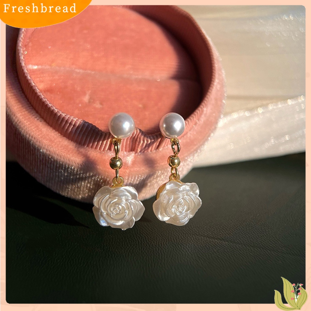 &lt; Freshbread &gt; 1pasang Anting Wanita Bentuk Camelia Desain Mutiara Imitasi Pertunjukan Pesona Unik Alloy Bunga Mini Gaya Elegan All-Match Drop Earrings Untuk Pacaran