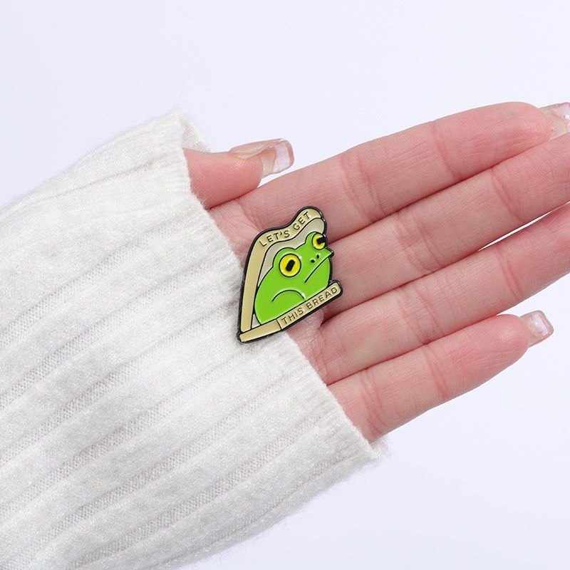 Lucu Kodok Enamel Pin Hewan Bros Lucu Kreatif Kartun Logam Lencana Roti Kepribadian Hadiah Custom Wanita Ransel Aksesoris