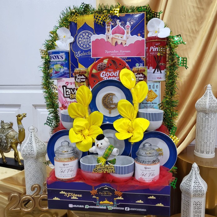 

Paket Dekorasi Lebaran Idul Fitri Hampers Parcel Hadiah Kue Kering 043